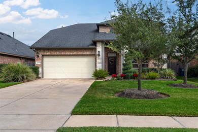 This beautiful 2 story home Energy Saver Green Home located in The Villages of Northpointe – a wonderful neighborhood with a swimming pool, tennis courts, playground, pond and walking trails
