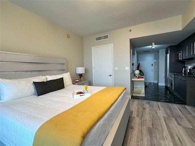 Icon Brickell Tower 3 unit 4405, Miami, FL 33131 - photo 7