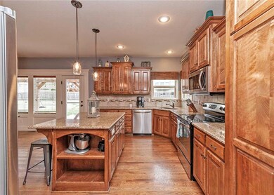 21050 Crestview St, Spring Hill, KS 66083 - photo 7