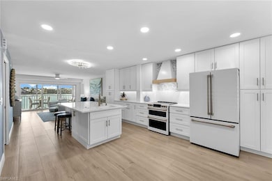 Kitchen with a breakfast bar, high quality applian