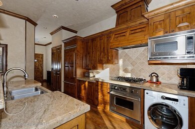 Kitchen with Washer-Dryer combo