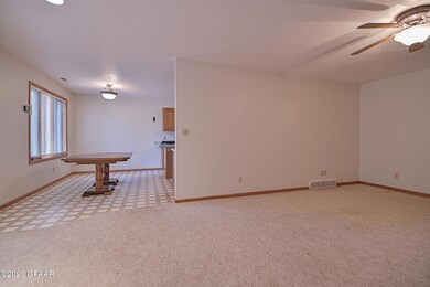 Living Room/Dining