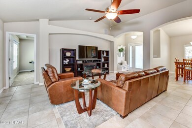 2-Living Room Area