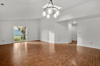 712SWLarchRd-006