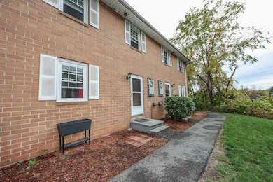 915 Elmwood Dr, Hudson, NH 03051 - photo 4