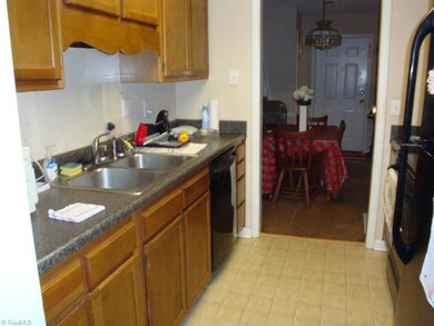 208 E Balfour Ave, Asheboro, NC 27203 - photo 4