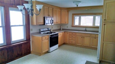 A lot of windows and natural light in the kitchen.