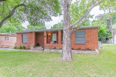 405 Hurstview Dr, Hurst, TX 76053 - photo 2