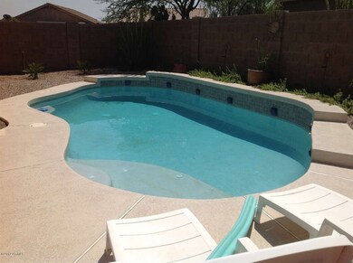 Shasta Pool with dual jets!!