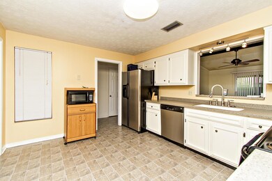 4615 Tara Woods Dr E, Jacksonville, FL 32210 - photo 2