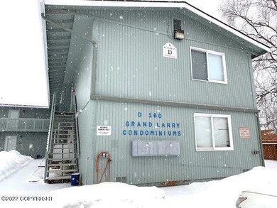 Grand Larry Front Side