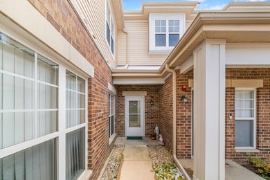 618 Pineridge Dr N unit 618, Oswego, IL 60543 - photo 2