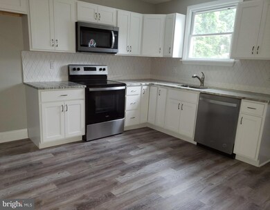 476 Deptford Ave, Woodbury, NJ 08096 - photo 2
