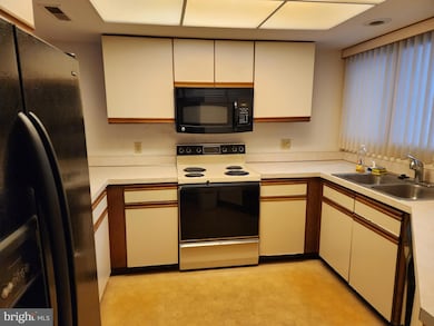 2407 Creekside Dr unit 55, Newark, DE 19711 - photo 2