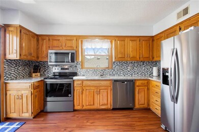 New Granite, New Stainless appliances, new tile ba