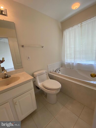 13012 Park Crescent Cir, Herndon, VA 20171 - photo 5