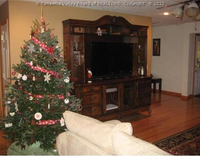 458 Pebble Creek Dr, Fraziers Bottom, WV 25082 - photo 3