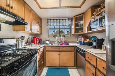 3745 Hobiecat Cir, Las Vegas, NV 89121 - photo 6