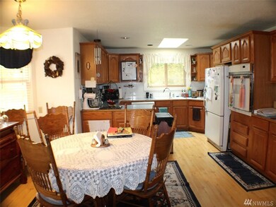 16827 Hickory Ln SE, Yelm, WA 98597 - photo 6