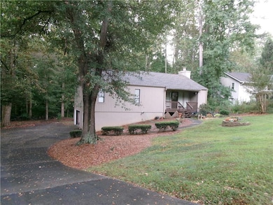 2735 Wendy Ln, Marietta, GA 30062 - photo 2