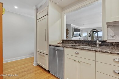 24-web-or-mls-15-river-rd-unit-220