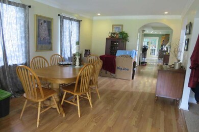 Living or dining room