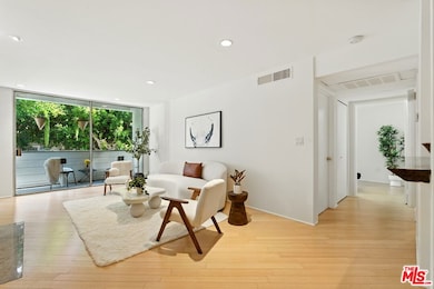 429 N Oakhurst Dr unit 203, Beverly Hills, CA 90210 - photo 6
