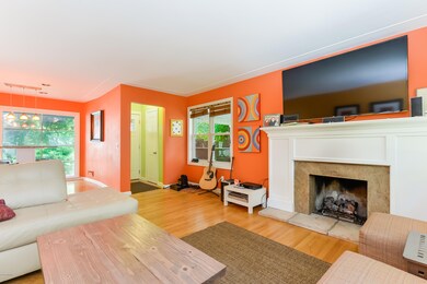 009-Living_Room-5995077-large
