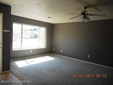 1413 Elizabeth St, Bloomfield, NM 87413 - photo 2