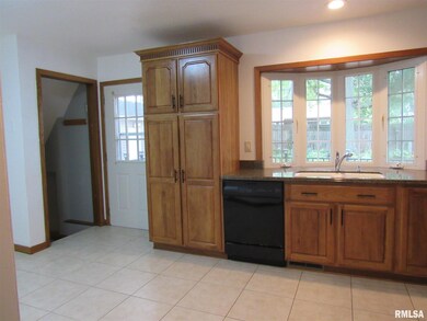 4611 Scott St, Davenport, IA 52806 - photo 7