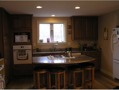 54 Mulberry St, Claremont, NH 03743 - photo 3