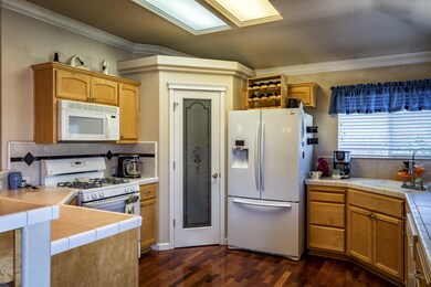 Kitchen - corner pantry