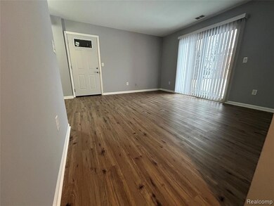 34690 Clarkson Dr W unit 27, Fraser, MI 48026 - photo 2