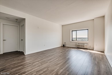 Skyview Rahway unit 1502, Rahway, NJ 07065 - photo 2