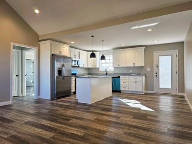 125 Gracelynn Cir, Harrodsburg, KY 40330 - photo 2