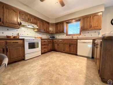 816 SE 42nd Terrace, Topeka, KS 66609 - photo 7