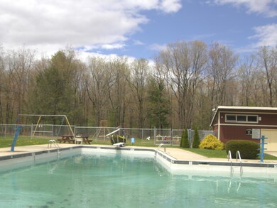 95 Honeysuckle Dr, Jim Thorpe, PA 18229 - photo 2