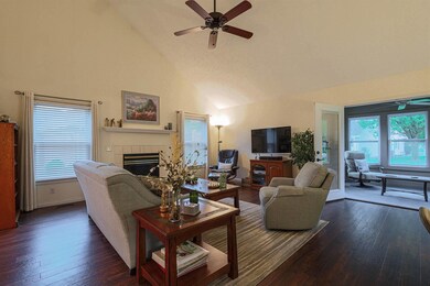 [004]-Living-Room