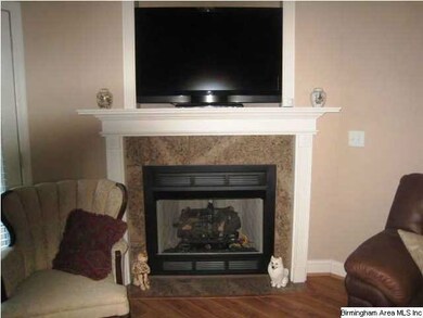 Fireplace w/Gas Logs