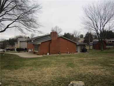 Exterior Front. SIde street view, Shed is on this 