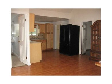 102 Kenyon Ave, Pawtucket, RI 02861 - photo 4