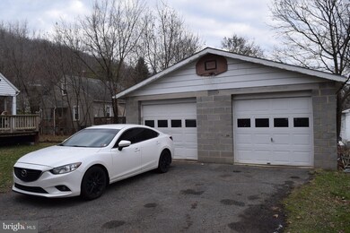 333 Concord Ave, Berkeley Springs, WV 25411 - photo 5