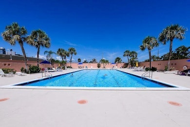 1200 Colonnades Dr unit 202, Fort Pierce, FL 34949 - photo 4