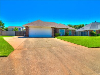 2440 E Hills Dr, Moore, OK 73160 - photo 2