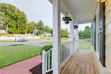Cul-de-sac lot. Front porch