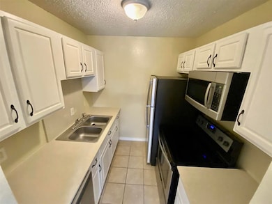 6801 Camden Ln, Groves, TX 77619 - photo 4