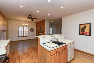 2905 Dennis Dr NW, Cedar Rapids, IA 52405 - photo 4