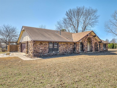 View of front of property featuring a front yard, 