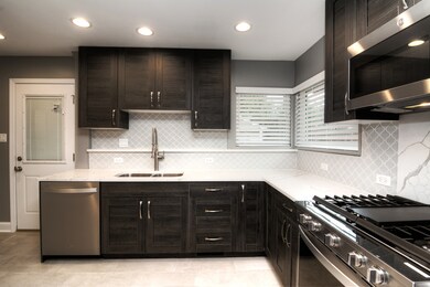 465 W Fremont Ave, Elmhurst, IL 60126 - photo 7