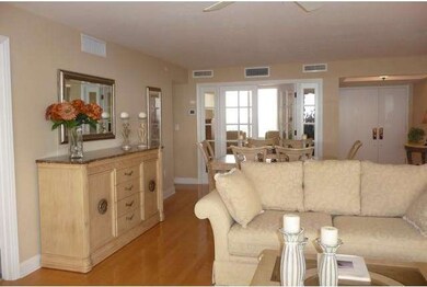 LIVING ROOM AREA